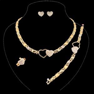 HUGS & KISSES NECKLACE SET